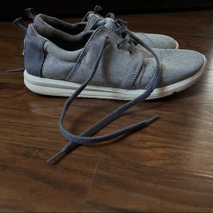 Tom’s sneakers